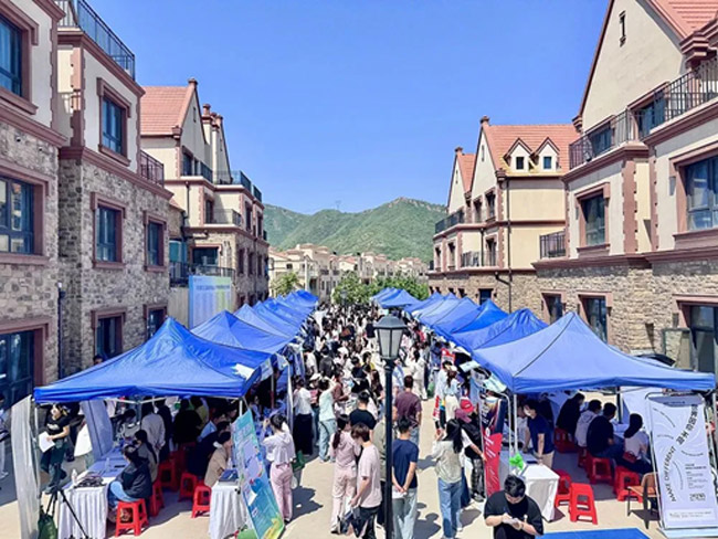 君卓文產(chǎn)集團受邀參加河北省2025屆分學科系列招聘活動藝術類專場暨河北工藝美術職業(yè)學院2025年春季校園雙選會