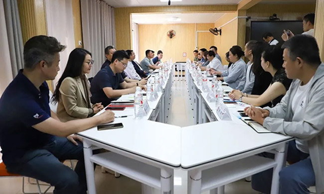 君卓文產(chǎn)集團受邀參加河北省2025屆分學科系列招聘活動藝術類專場暨河北工藝美術職業(yè)學院2025年春季校園雙選會